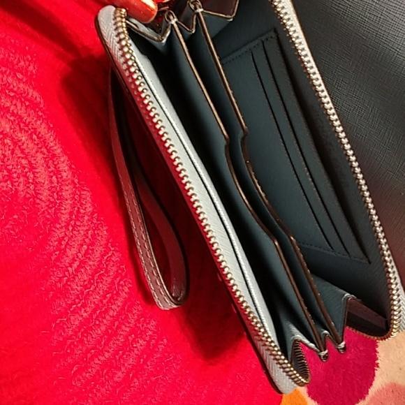 SOLD Authentic NWOT Michael Kors  bag w wallet - Picture 3 of 8